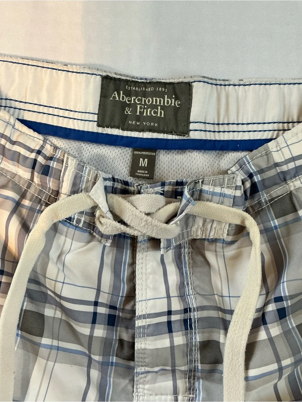 Abercrombie & Fitch Men’s Gray, White & Blue Plaid Cargo Swim Shorts Size Medium